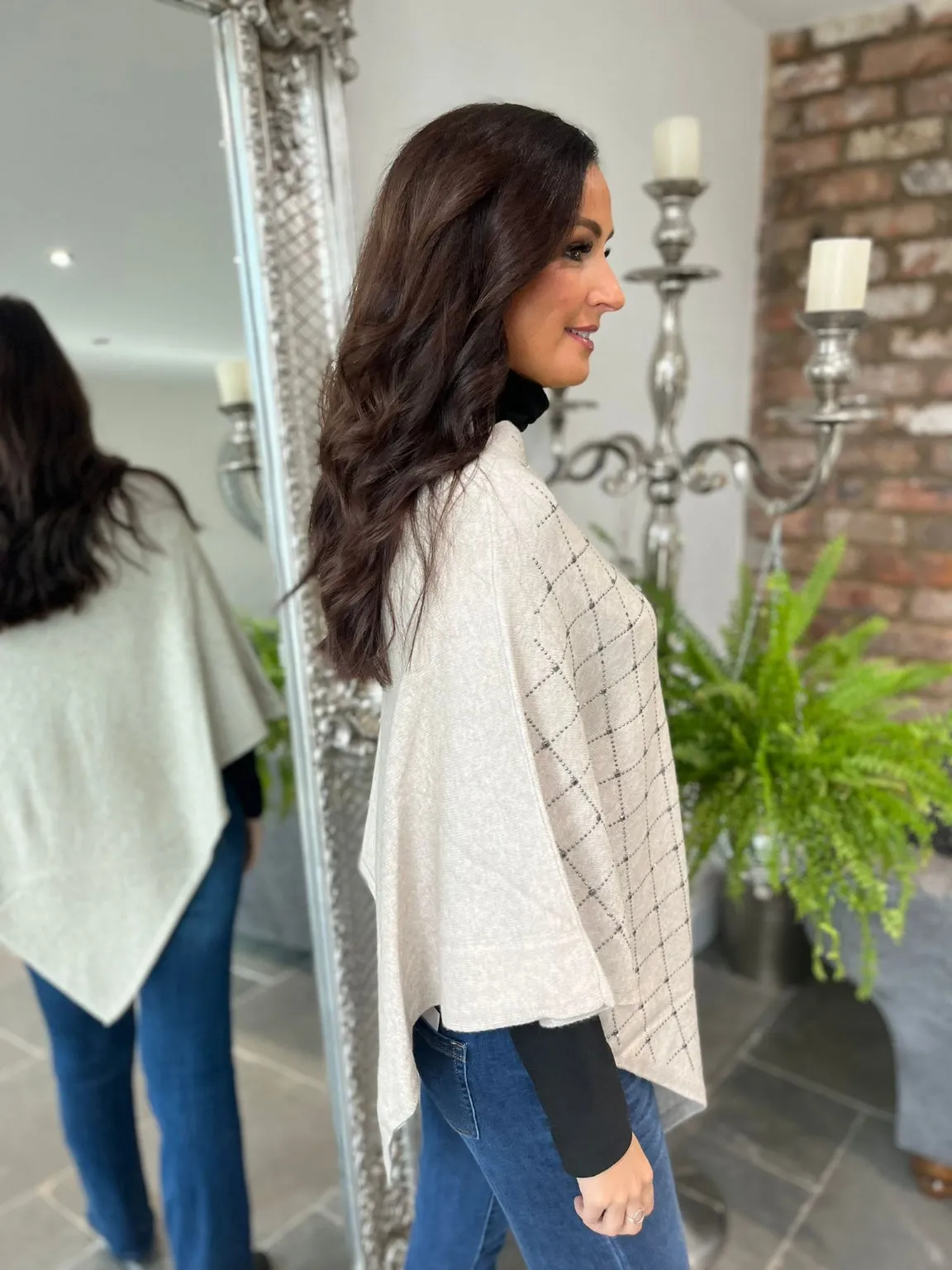 Embellished Poncho Gavi