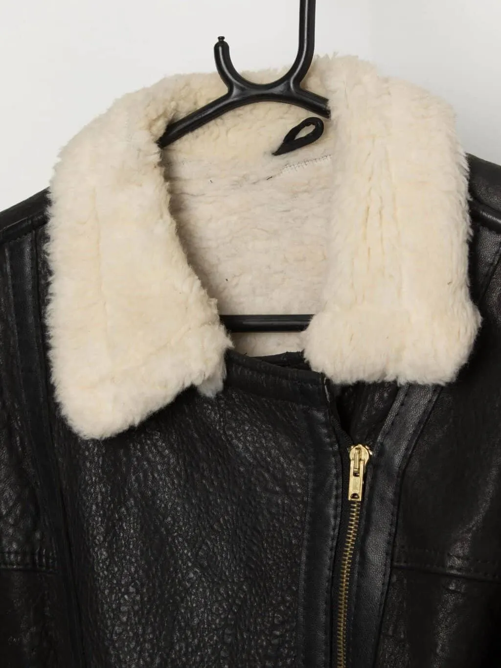 Vintage black leather jacket with faux fur lining – Small / Medium